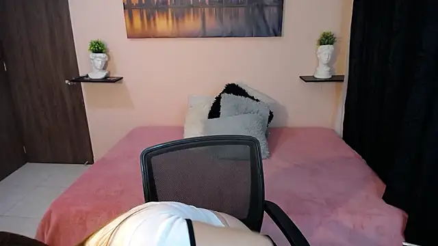 cristal-evanns online show from February 2026 12:01:01 AM