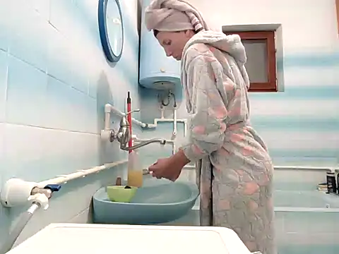 Snapshot of beaverwoman chatting on December 2024 03:41:02 PM beaverwoman online show from December 2024 03:41:02 PM