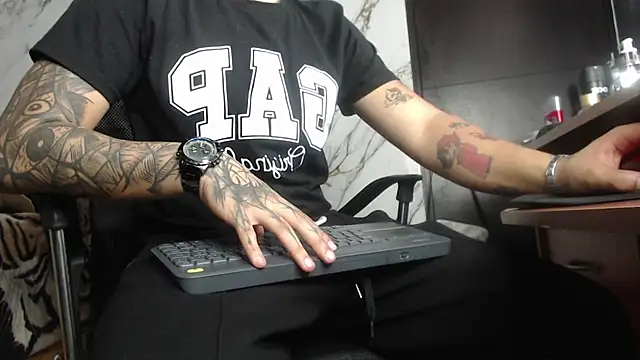 Snapshot of Dereck_Dickson chatting on January 2026 03:33:01 AM Dereck Dickson online show from January 2026 03:33:01 AM