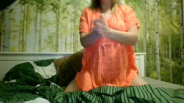 Snapshot of CoupleKitty chatting on February 2025 08:14:02 PM CoupleKitty online show from February 2025 08:14:02 PM