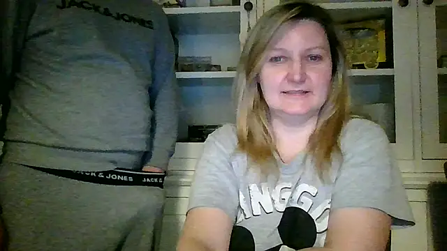 Snapshot of CoupleKitty chatting on March 2025 08:37:01 PM CoupleKitty online show from March 2025 08:37:01 PM