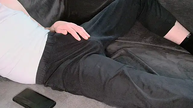 stivi0105 online show from November 2025 12:00:02 PM