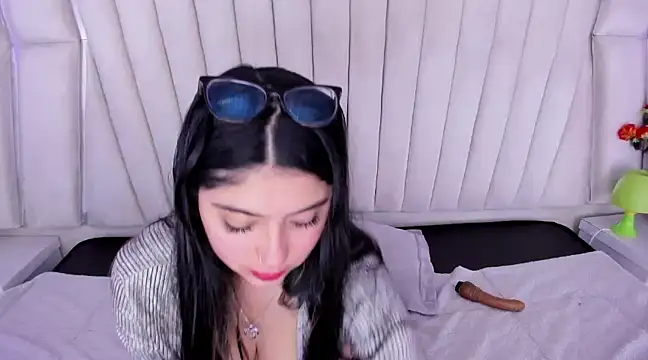 Snapshot of Lucy_Anall_ chatting on December 2024 10:32:02 PM Lucy Anall online show from December 2024 10:32:02 PM