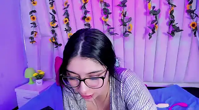 Snapshot of Lucy_Anall_ chatting on February 2025 01:12:02 AM Lucy Anall online show from February 2025 01:12:02 AM