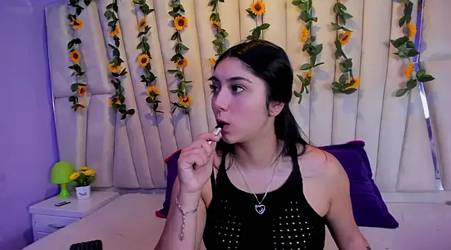 Snapshot of Lucy_Anall_ chatting on February 2025 09:59:02 PM Lucy Anall online show from February 2025 09:59:02 PM