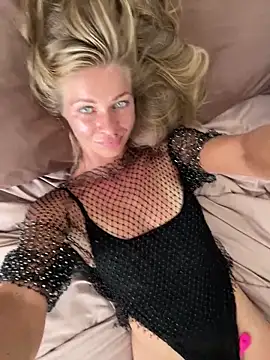 Snapshot of -OliWow- chatting on February 2026 06:06:02 AM -OliWow- online show from February 2026 06:06:02 AM