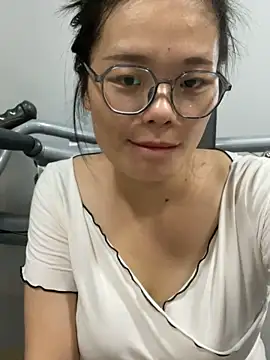 Snapshot of Bella0815 chatting on October 2025 09:28:02 AM Bella0815 online show from October 2025 09:28:02 AM