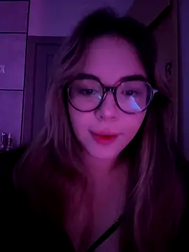 Snapshot of CutiePie3 chatting on October 2025 08:39:02 PM CutiePie3 online show from October 2025 08:39:02 PM