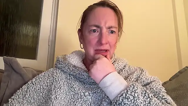 LouiseTswing online show from February 2025 08:57:01 PM