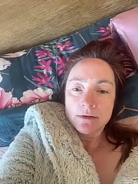 LouiseTswing online show from March 2026 07:47:01 AM