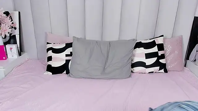 MiaKarlos online show from May 2026 01:24:01 AM