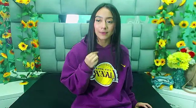 Miaa Thopmson online show from March 2025 06:48:02 PM