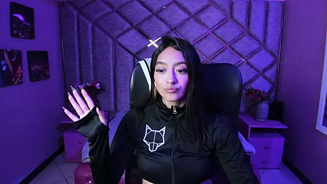 Miaa Thopmson online show from December 2025 04:46:02 PM