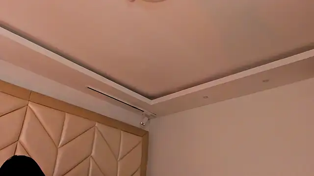 Snapshot of LunaWarner chatting on April 2026 10:15:02 PM LunaWarner online show from April 2026 10:15:02 PM