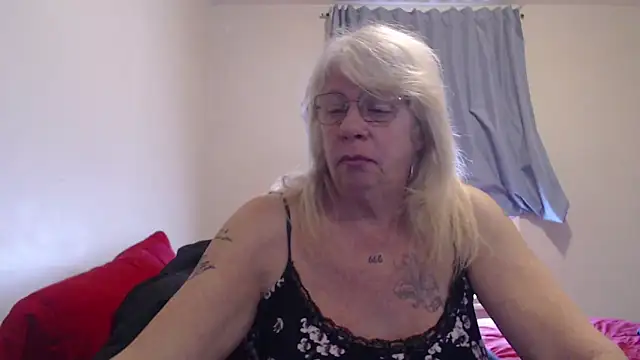 Snapshot of canadiancougar1965 chatting on December 2024 04:18:01 PM canadiancougar1965 online show from December 2024 04:18:01 PM