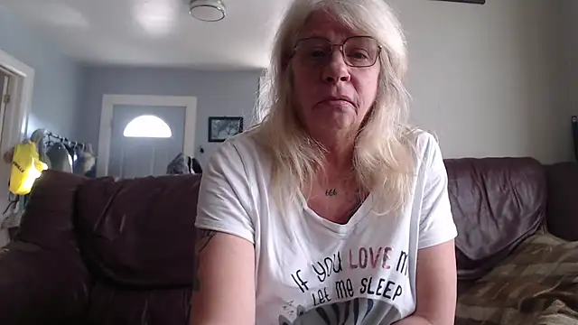 Snapshot of canadiancougar1965 chatting on January 2025 05:13:01 PM canadiancougar1965 online show from January 2025 05:13:01 PM