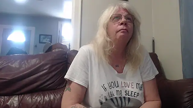 Snapshot of canadiancougar1965 chatting on February 2025 04:42:02 PM canadiancougar1965 online show from February 2025 04:42:02 PM