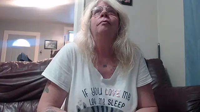 Snapshot of canadiancougar1965 chatting on February 2025 10:21:01 PM canadiancougar1965 online show from February 2025 10:21:01 PM