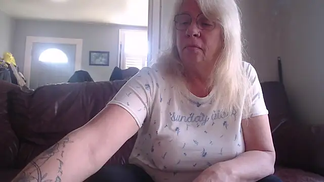 Snapshot of canadiancougar1965 chatting on March 2025 01:48:01 PM canadiancougar1965 online show from March 2025 01:48:01 PM