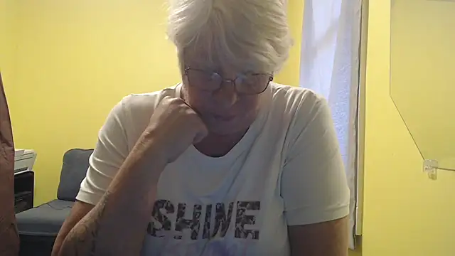 Snapshot of canadiancougar1965 chatting on November 2025 02:06:01 PM canadiancougar1965 online show from November 2025 02:06:01 PM