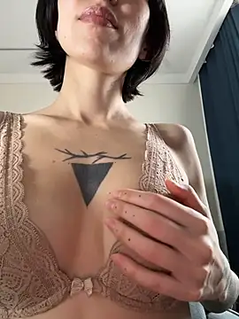 Snapshot of kikidoll chatting on March 2026 03:06:02 AM kikidoll online show from March 2026 03:06:02 AM