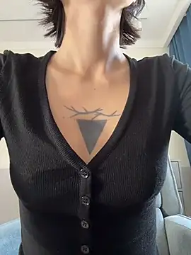 Snapshot of kikidoll chatting on April 2026 03:24:01 AM kikidoll online show from April 2026 03:24:01 AM