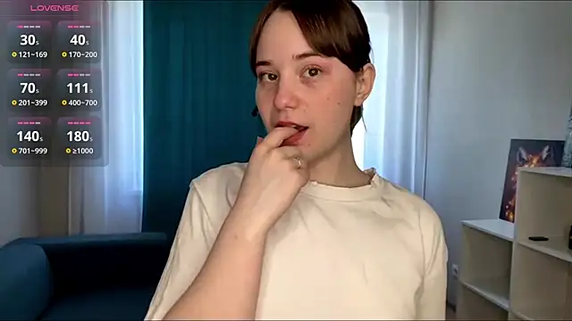 Snapshot of EditaBumford chatting on May 2026 08:18:01 AM EditaBumford online show from May 2026 08:18:01 AM