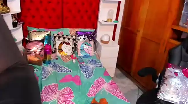 larafoxter online show from December 2024 08:58:02 PM