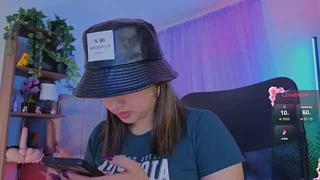 emilyrouxe online show from November 2025 04:09:02 PM