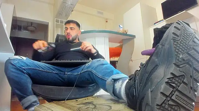 welcometo hell online show from November 2025 08:19:02 PM