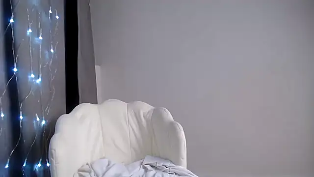 Snapshot of ElliaSquirtGirl chatting on February 2025 03:16:01 PM ElliaSquirtGirl online show from February 2025 03:16:01 PM