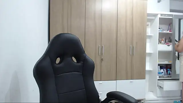 RoxanaLove9 online show from December 2025 08:49:02 PM