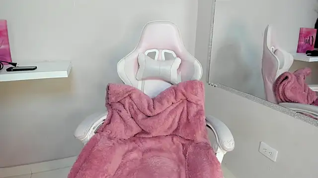 Snapshot of Annie9_ chatting on February 2025 07:52:01 PM Annie9 online show from February 2025 07:52:01 PM