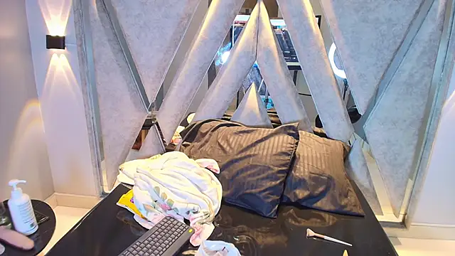 Snapshot of Annie9_ chatting on October 2025 08:30:02 PM Annie9 online show from October 2025 08:30:02 PM