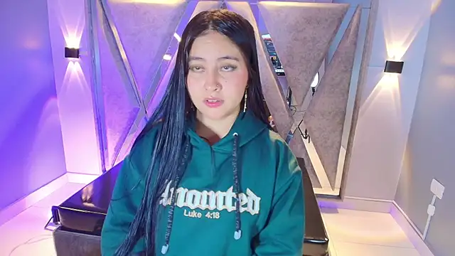 Snapshot of Annie9_ chatting on December 2025 03:57:01 AM Annie9 online show from December 2025 03:57:01 AM