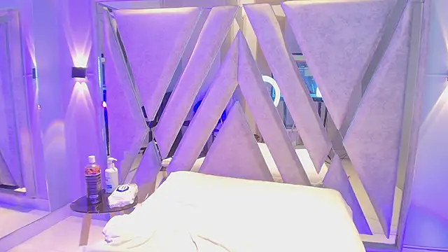 Annie9  online show from March 2026 02:56:02 PM