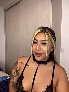 Snapshot of EmberEyes_999 chatting on January 2025 03:43:01 AM EmberEyes 999 online show from January 2025 03:43:01 AM