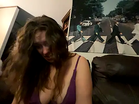 Snapshot of IvanaPlenty chatting on October 2025 10:02:02 AM IvanaPlenty online show from October 2025 10:02:02 AM