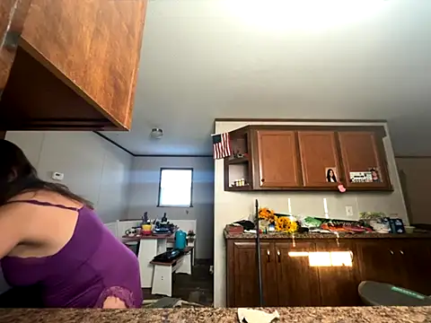 Snapshot of IvanaPlenty chatting on November 2025 02:23:01 PM IvanaPlenty online show from November 2025 02:23:01 PM