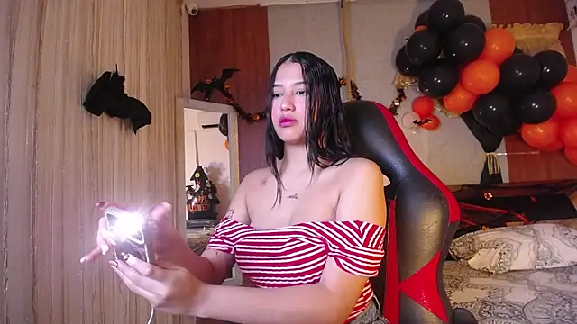 Snapshot of hera_divine chatting on October 2025 09:11:01 PM hera divine online show from October 2025 09:11:01 PM