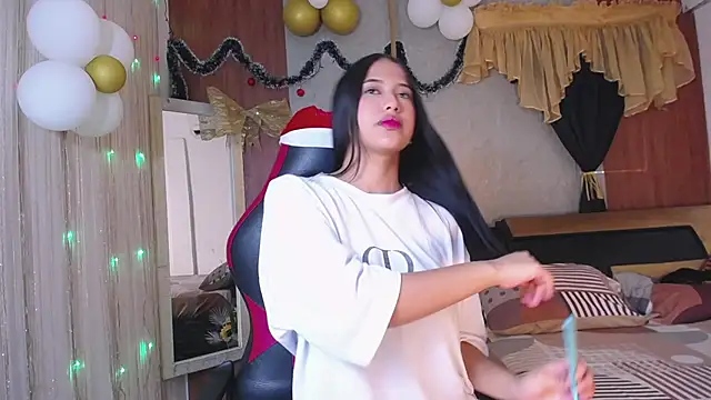 Snapshot of hera_divine chatting on December 2025 07:01:02 PM hera divine online show from December 2025 07:01:02 PM