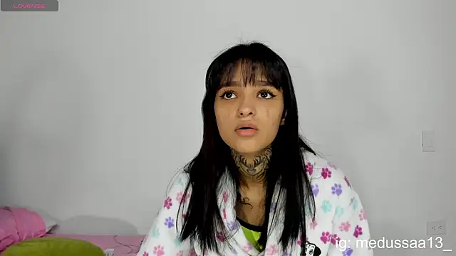 Snapshot of medussa13_ chatting on January 2025 12:04:02 PM medussa13 online show from January 2025 12:04:02 PM