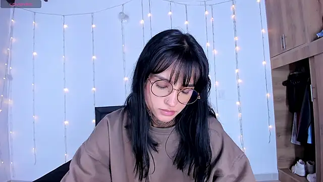 Snapshot of medussa13_ chatting on February 2025 01:09:02 AM medussa13 online show from February 2025 01:09:02 AM