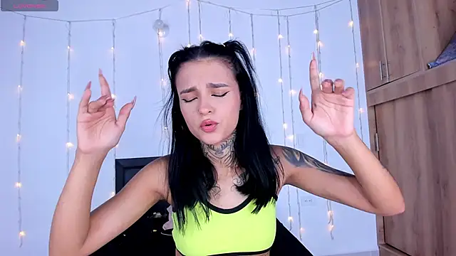 Snapshot of medussa13_ chatting on February 2025 01:11:01 AM medussa13 online show from February 2025 01:11:01 AM