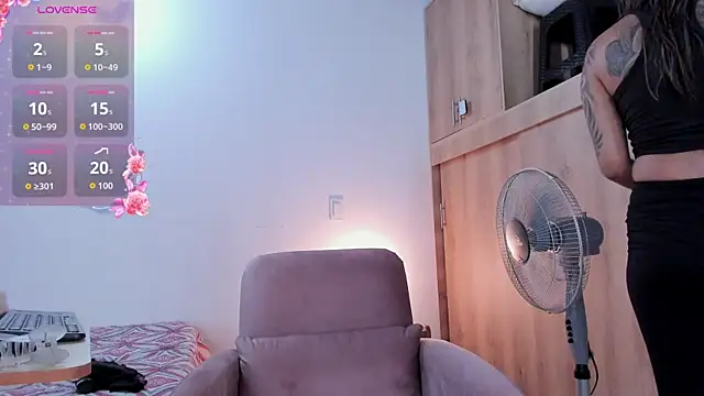 Snapshot of medussa13_ chatting on November 2025 01:10:02 PM medussa13 online show from November 2025 01:10:02 PM