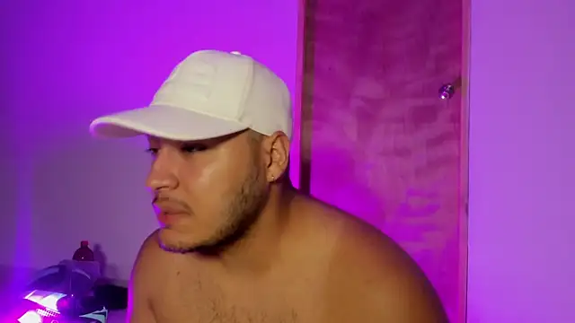 dylanchilii31 online show from April 2026 02:22:02 AM