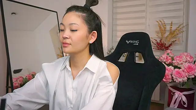 Peopleneedlove144 online show from January 2025 10:33:01 PM