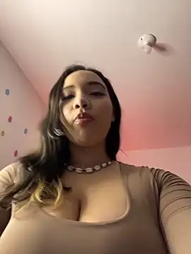 MadelineBenet online show from April 2026 04:35:02 AM