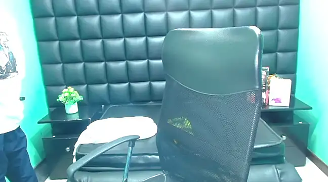 Im Mathias online show from March 2025 02:27:02 AM