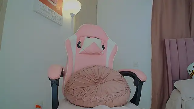 Snapshot of emmily_forev3r chatting on October 2025 07:58:02 PM emmily forev3r online show from October 2025 07:58:02 PM